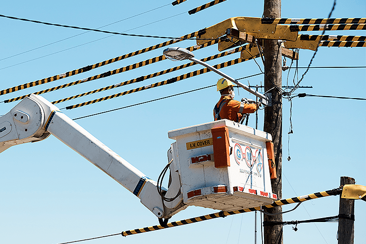 Ausgrid worker fixing powerlines